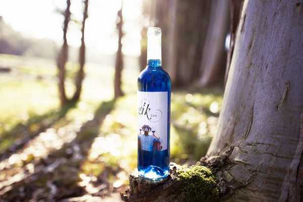 还记得蓝色葡萄酒吗？现在厂家把彩虹颜色都集齐了